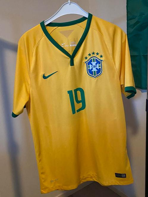 Brazilië voetbal shirt Willian 2014 maat M, Sport en Fitness, Voetbal, Zo goed als nieuw, Shirt, Maat M, Ophalen of Verzenden