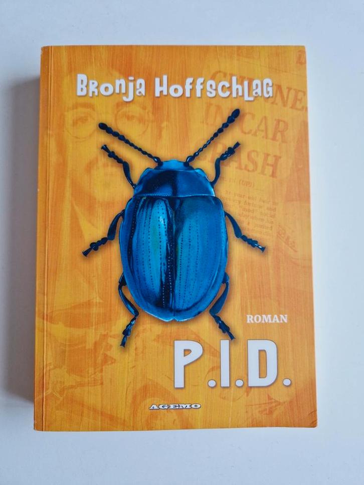 Roman: Bronja Hoffschlag - P.I.D. pid, Boeken, Romans, Zo goed als nieuw, Nederland, Ophalen of Verzenden