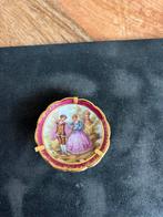 Limoges porcelein bordje op standaard. Diameter 5,4 cm, Antiek en Kunst, Antiek | Servies los, Ophalen of Verzenden