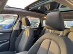 BMW 2-serie Active Tourer 216i Executive PANORAMADAK / NAVIG, Auto's, Voorwielaandrijving, Stof, Gebruikt, Zwart