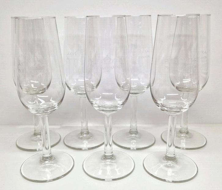 7 kristallen Moët & Chandon champagneglazen., Antiek en Kunst, Antiek | Glas en Kristal, Ophalen of Verzenden