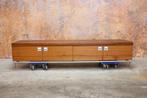 ZGAN Bert Plantagie Mobius notenhouten TV meubel / dressoir