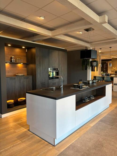 Novitelli Pro - Showroomkeukens - eiland/rechte opstelling, Huis en Inrichting, Keuken | Complete keukens, Nieuw, Kunststof, Met kookeiland