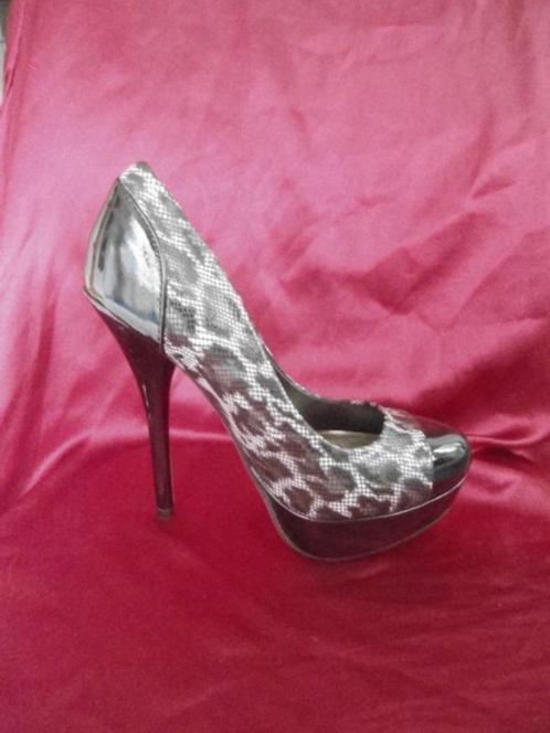Lak stiletto's met plateauzool panterlook maat 37, Kleding | Dames, Schoenen, Nieuw, Pumps, Zwart, Ophalen