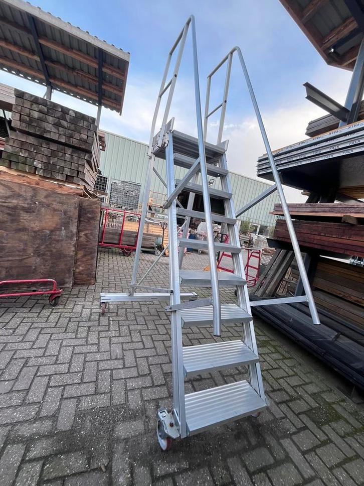 Altrex aluminium vliegtuigtrap €970 incl 230 hoog, Doe-het-zelf en Verbouw, Ladders en Trappen, Zo goed als nieuw, Ophalen