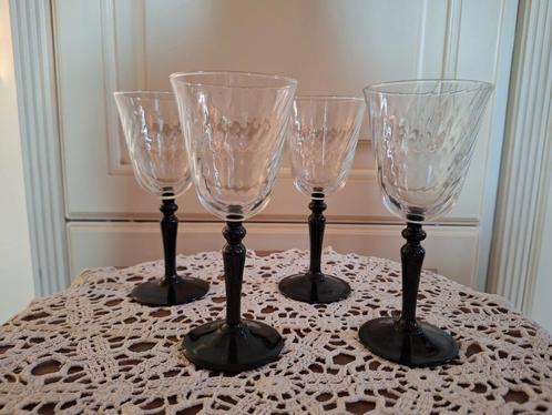 4 Luminarc glazen met zwarte voet, Verzamelen, Glas en Borrelglaasjes, Ophalen of Verzenden