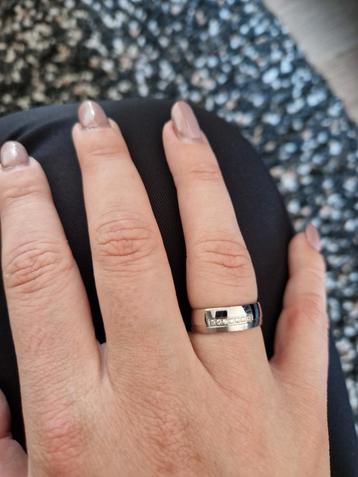 Ring zilver beschikbaar voor biedingen