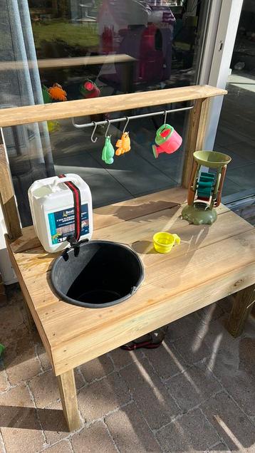 Moddertafel en kinder picknicktafel  beschikbaar voor biedingen