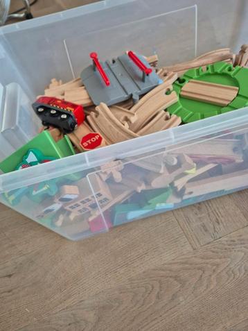 Ikea treinbaan met Brio treinen  beschikbaar voor biedingen
