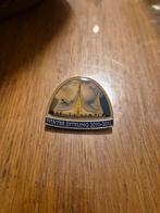 Efteling Pin Winterglobe 2010 / 2011, Verzamelen, Efteling, Ophalen of Verzenden, Button of Speldje