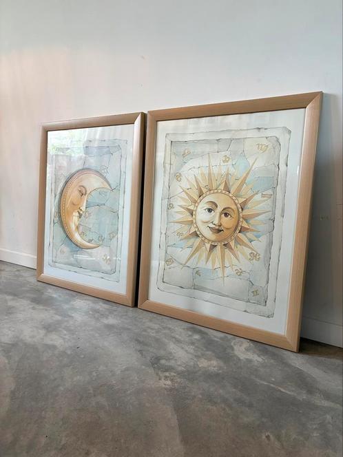Set vintage zon & maan posters in lijst – astrologie thema, Huis en Inrichting, Woonaccessoires | Lijsten, Zo goed als nieuw, 50 tot 75 cm