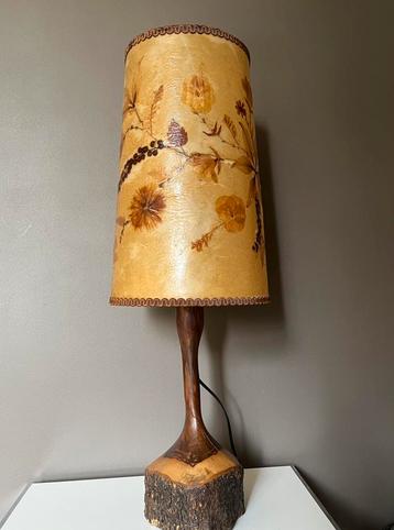 Grote Vintage design lamp met droogbloemen beschikbaar voor biedingen
