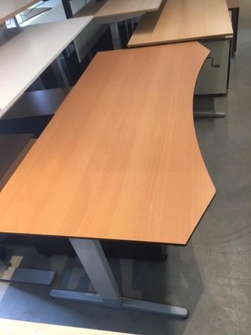 Gebruikte Bureau's diverse uitvoeringen beschikbaar voor biedingen