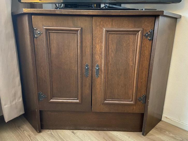 Eikenhouten tv meubel (met tv als u wilt), Huis en Inrichting, Kasten | Televisiemeubels, Gebruikt, Minder dan 100 cm, 50 tot 100 cm