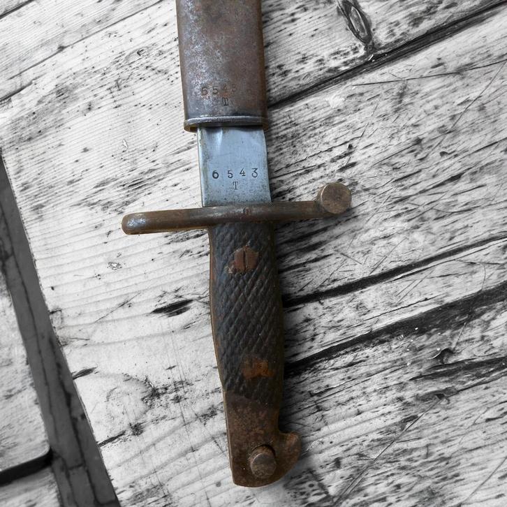 Bajonetten  Mauser Spanje 1941  & Lee Enfield Engeland, Verzamelen, Militaria | Tweede Wereldoorlog, Landmacht, Mes of Dolk, Overige gebieden