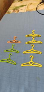 Barby pop accessoires kleerhangers, Ophalen of Verzenden, Zo goed als nieuw, Barbie