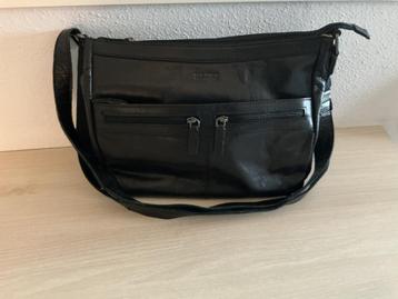 Te koop zwart leren damestas beschikbaar voor biedingen