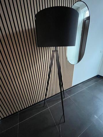 Vloer Lamp beschikbaar voor biedingen