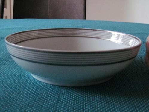 Raynaud Limoges Mille Raies Lave Vaisselle Schaal France, Huis en Inrichting, Keuken | Servies, Zo goed als nieuw, Schaal of Schalen