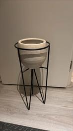 Vaas op standaard!, Huis en Inrichting, Woonaccessoires | Zuilen en Pilaren, Ophalen, Zo goed als nieuw