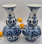 Set van 2 Delfts Blauw vazen – handbeschilderd – Holland, Antiek en Kunst, Ophalen of Verzenden