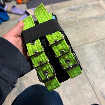 10cm wijde halsband beschikbaar voor biedingen
