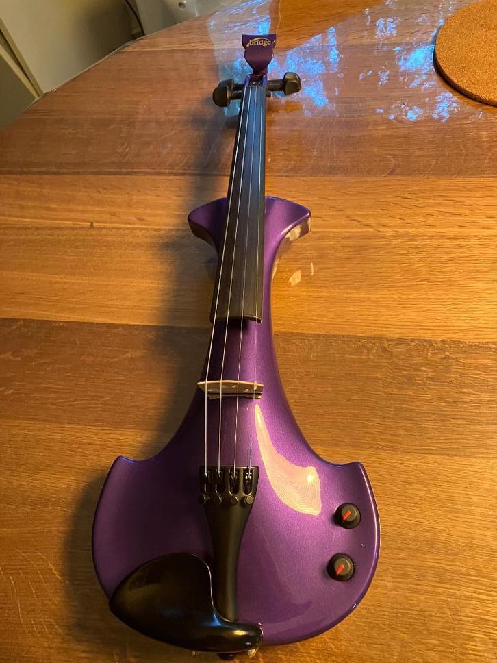 Bridge Aquila elektrische viool, Muziek en Instrumenten, Strijkinstrumenten | Violen en Altviolen, Gebruikt, Viool, 4/4-viool