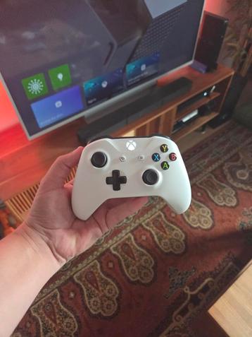 Xbox One X - Zo goed als nieuw! beschikbaar voor biedingen
