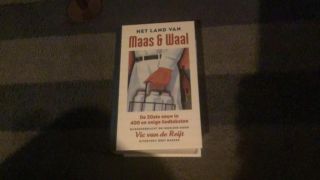 Het land ven Maas en Waal, Ophalen of Verzenden, Zo goed als nieuw, Verhalen