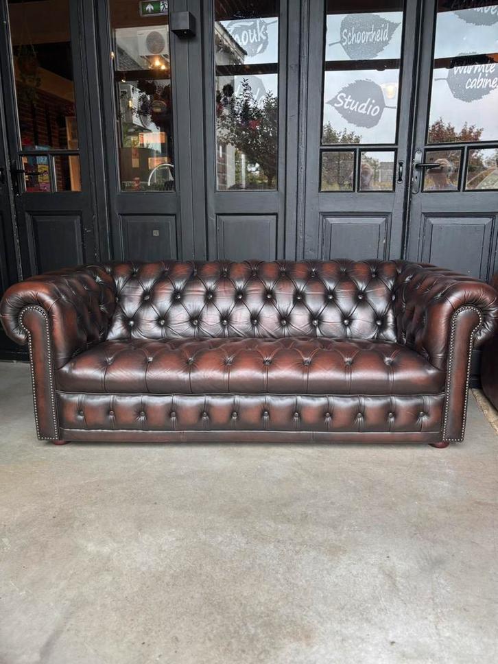 Chesterfield Antiekbruine Buttonseat Bank igs, Huis en Inrichting, Banken | Sofa's en Chaises Longues, Zo goed als nieuw, Driepersoons