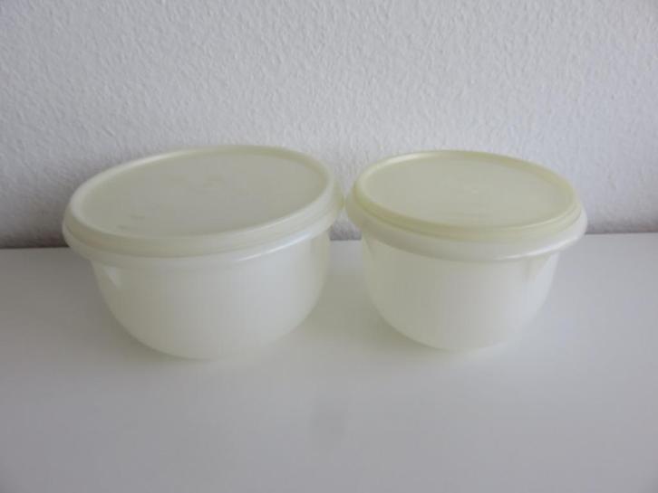 2 vintage tupperware kommen met deksel, Huis en Inrichting, Keuken | Tupperware, Zo goed als nieuw, Bak of Kom, Wit, Ophalen of Verzenden