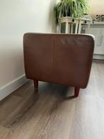 Mooie bruine leren poef houten pootjes vierkant, Ophalen, Hout, Zo goed als nieuw, 50 tot 75 cm