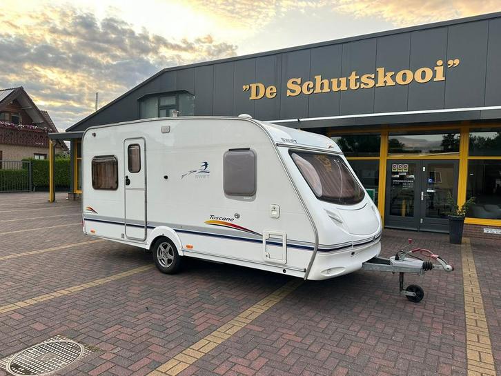 Swift 450 BJ2005 incl luifel/fietsendrager, Caravans en Kamperen, Caravans, Particulier, tot en met 4, 1000 - 1250 kg, Rondzit