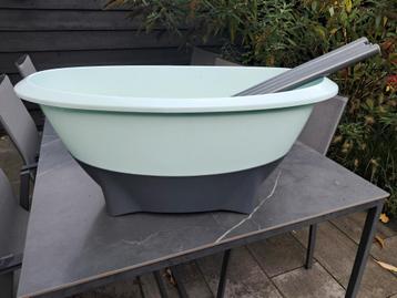 Mintgroen babybadje beschikbaar voor biedingen