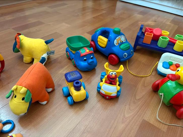 Doos met baby en dreumes speelgoed, Kinderen en Baby's, Speelgoed | Babyspeelgoed, Gebruikt, Overige typen, Met geluid, Met wieltjes