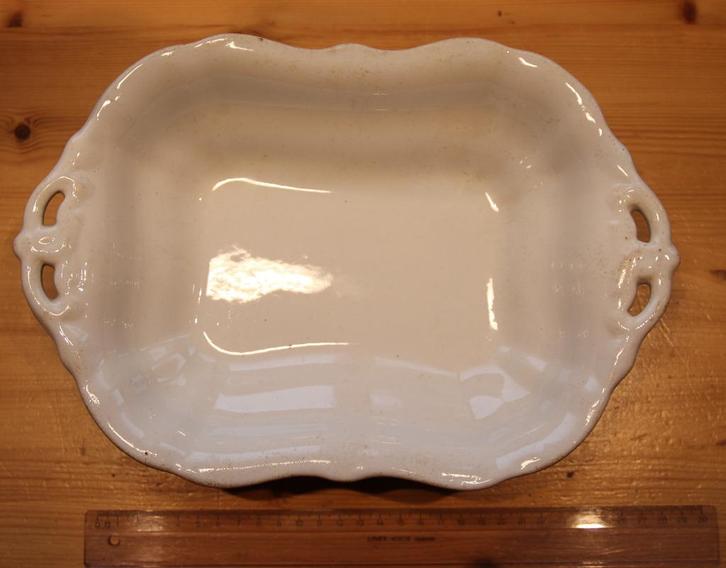 Antieke witte broodschaal, Wellington, Petrus Regout, Antiek en Kunst, Antiek | Schalen, Ophalen of Verzenden