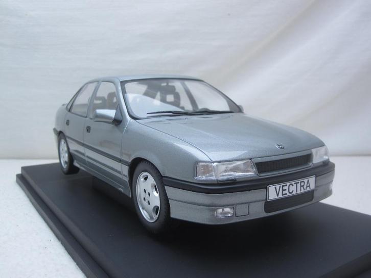 Opel Vectra A 2000 donkergrijs metallic 1988 1:18 MCG, Hobby en Vrije tijd, Modelauto's | 1:18, Nieuw, Auto, Overige merken, Ophalen of Verzenden