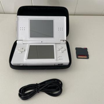 Nintendo ds lite wit - met oplader en games beschikbaar voor biedingen