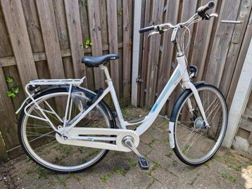 Te koop aangeboden super mooie damesfiets.  beschikbaar voor biedingen