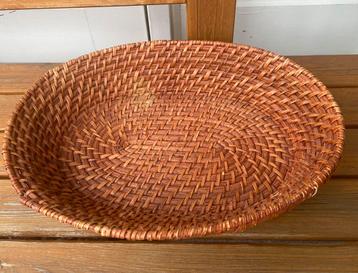 Gevlochten rotan schaal / katten mandje beschikbaar voor biedingen