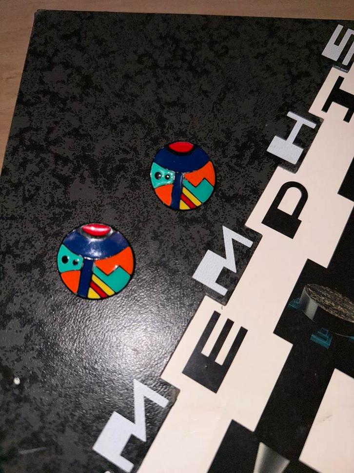 Vintage Memphis Milano Oorbellen/Broche '80, Sieraden, Tassen en Uiterlijk, Oorbellen, Gebruikt, Knopjes of Stekers, Overige materialen