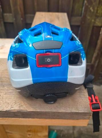 Fiets helm en licht  beschikbaar voor biedingen