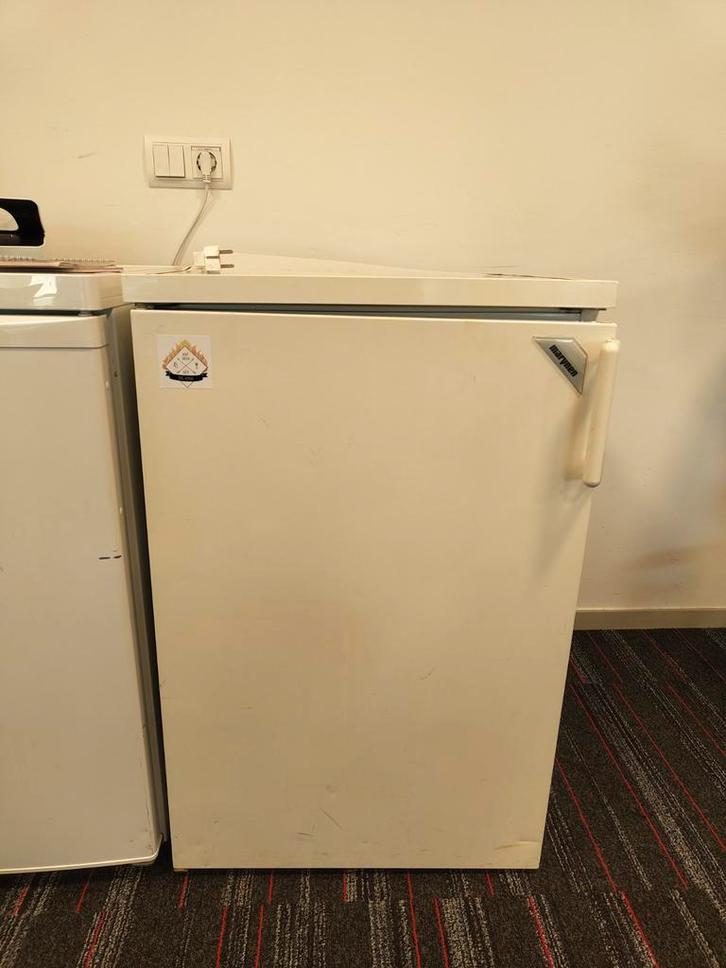 Koelkast gratis, Witgoed en Apparatuur, Koelkasten en IJskasten, Gebruikt, Met vriesvak, Minder dan 75 liter, Minder dan 85 cm