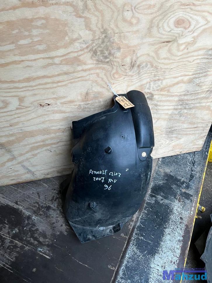 RENAULT CLIO 3 rechts voor modderkuip 2005-2012 8200289935, Auto-onderdelen, Carrosserie en Plaatwerk, Bumper, Renault, Gebruikt