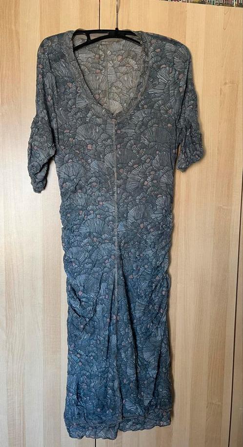 Nauwsluitende, voile jurk van Sandwich maat L, Kleding | Dames, Jurken, Zo goed als nieuw, Maat 42/44 (L), Grijs, Onder de knie