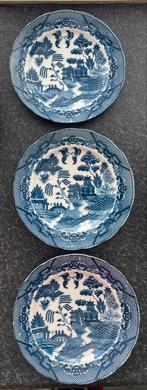 Borden blauw wit china, Huis en Inrichting, Keuken | Servies, Ophalen of Verzenden, Overige stijlen, Bord(en)