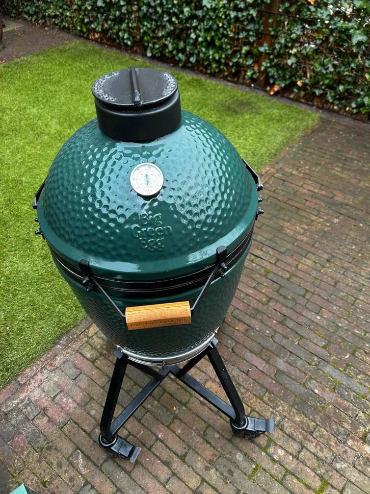 Big Green Egg Medium – met onderstel en hoes, Tuin en Terras, Houtskoolbarbecues, Zo goed als nieuw, Ophalen
