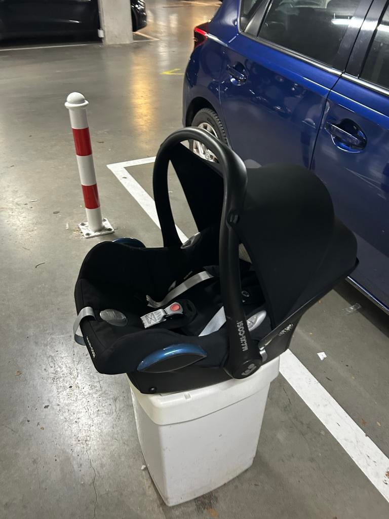 Maxi-Cosi Cabriofix + voetenzak - Goede staat!, Ophalen, Zijbescherming, 0 t/m 13 kg, Maxi-Cosi
