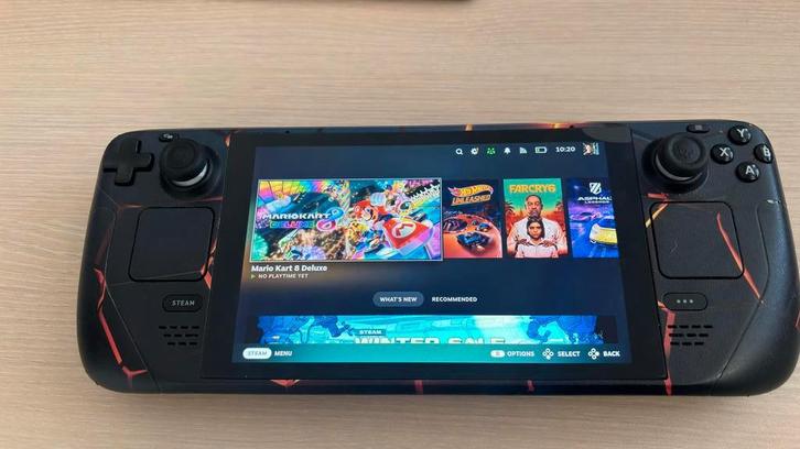 Steam Deck 1TB - Custom Dbrand Skin & Gulikit Sticks, Spelcomputers en Games, Virtual Reality, Zo goed als nieuw, Pc, Overige typen