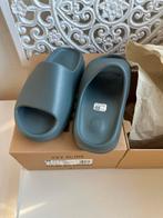 Adidas Yeezy Slide - Slate Marine maat 40 nieuw, Ophalen of Verzenden, Nieuw, Grijs, Sneakers of Gympen